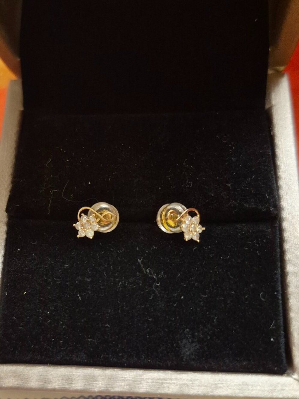 Natural Diamond stud earrings